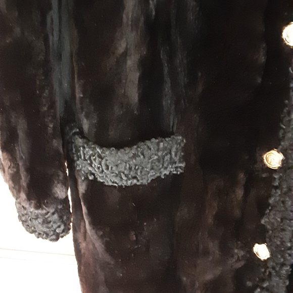 Vintage fur coat persian lamb trim - Picture 3 of 9